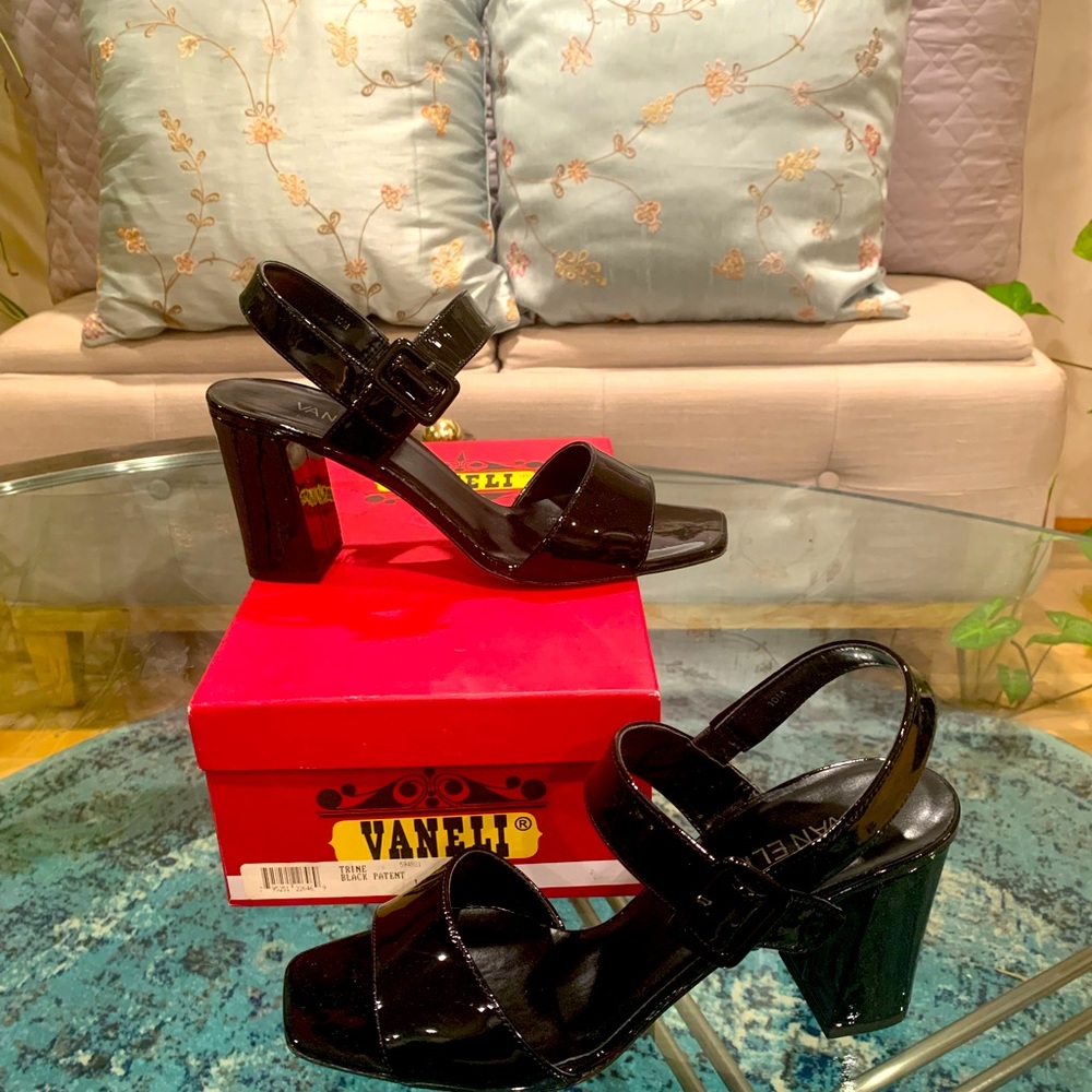✨Vaneli✨ Trine Black Patent Sandal
